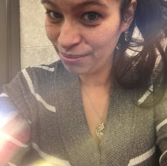 Meet your Posher, Laura - Picture 1 of 1